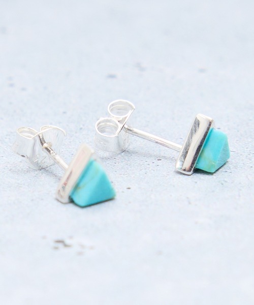 COMMON WARE(コモンウェアー)の「COMMONWARE:SV925・ターコイズ製ピアス トライアングル(ピアス(両耳用)・レディース・ターコイズブルー/ホワイト・FREE)」の9枚目の写真
