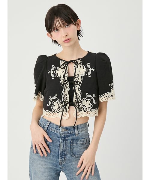 LILY BROWN（リリーブラウン）の「カットワークパネルレースジャケット（ノーカラージャケット・レディース・ホワイト/ブラック/ライトブルー・F）」の6枚目の写真