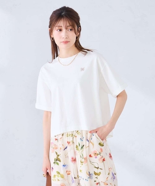 a.v.v(アーヴェヴェ)の「大人のクロップド刺繍Tシャツ【UVカット・接触冷感】(Tシャツ/カットソー・レディース・クリーム/アイボリー/グリーン/ホワイト/ネイビー・38/36/40)」の2枚目の写真