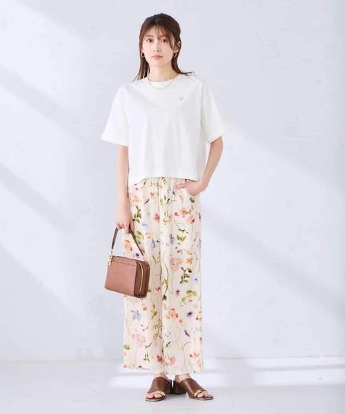 a.v.v(アーヴェヴェ)の「大人のクロップド刺繍Tシャツ【UVカット・接触冷感】(Tシャツ/カットソー・レディース・クリーム/アイボリー/グリーン/ホワイト/ネイビー・38/36/40)」の6枚目の写真