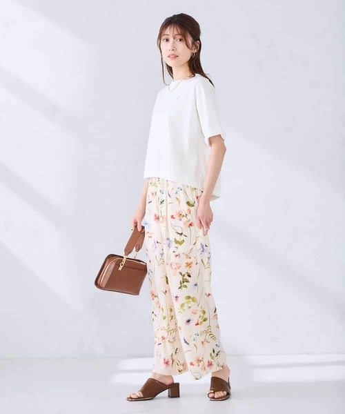 a.v.v(アーヴェヴェ)の「大人のクロップド刺繍Tシャツ【UVカット・接触冷感】(Tシャツ/カットソー・レディース・クリーム/アイボリー/グリーン/ホワイト/ネイビー・38/36/40)」の9枚目の写真