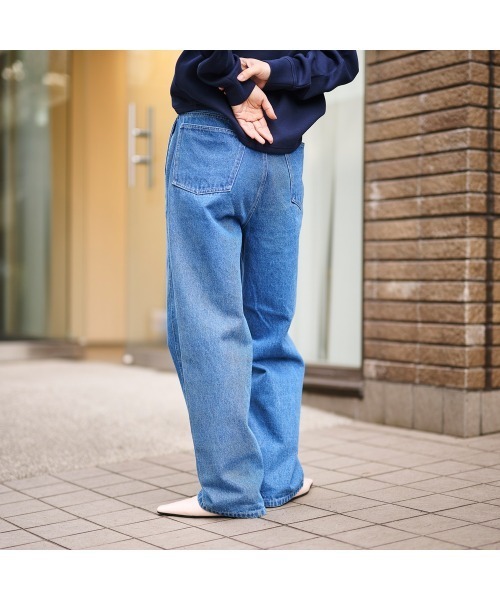 COMMON+HAUS(コモンハウス)の「ウォッシュド バレルパンツ(デニムパンツ・レディース・ブルー/アイボリー/ブラウン・S/M/L)」の10枚目の写真