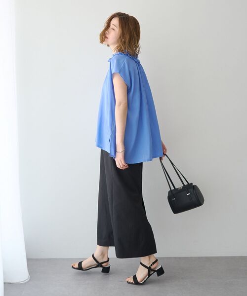 YECCA VECCA(イェッカヴェッカ)の「【尾崎紗代子さん着用】ギャザーリボンブラウス(シャツ/ブラウス・レディース・ストライプ/オフホワイト/ブルー・FREE)」の22枚目の写真