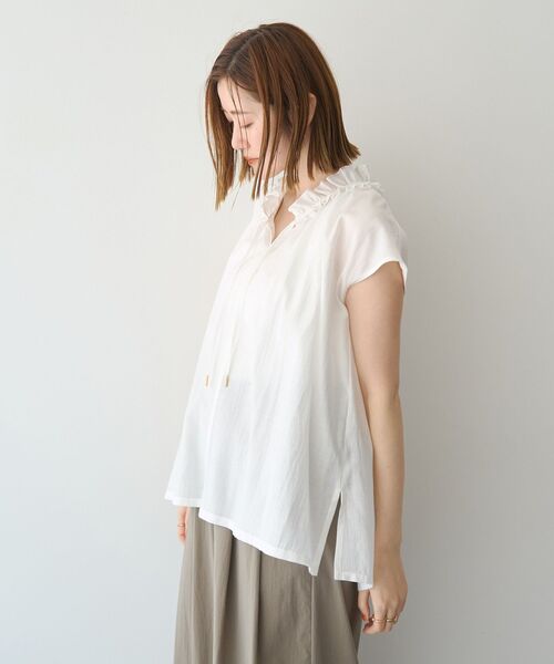 YECCA VECCA(イェッカヴェッカ)の「【尾崎紗代子さん着用】ギャザーリボンブラウス(シャツ/ブラウス・レディース・ストライプ/オフホワイト/ブルー・FREE)」の20枚目の写真