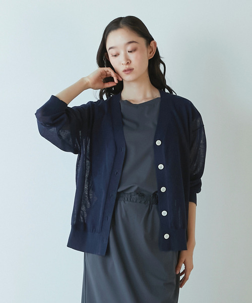 LOGEMENT DE CLAIRE(ロジュモンドクレール)の「Vネックカーディガン(カーディガン/ボレロ・レディース・セージグリーン/ブラック/ラベンダー/ネイビー・FREE)」の3枚目の写真