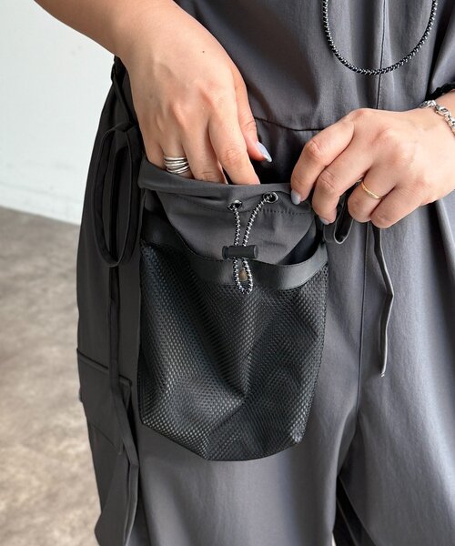 CPCM（シーピーシーエム）の「【2点セット】ストレッチナイロンパッカブルサロペ（つなぎ/オールインワン・レディース・ブラック/ベージュ/チャコールグレー・FREE）」の11枚目の写真