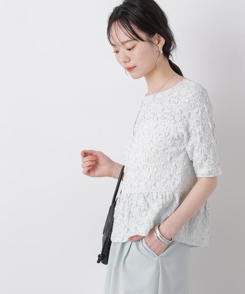 NANO universe(ナノユニバース)の「レースジャガードカットペプラムトップス(Tシャツ/カットソー・レディース・ライトグレー/アイボリー・FREE)」の2枚目の写真