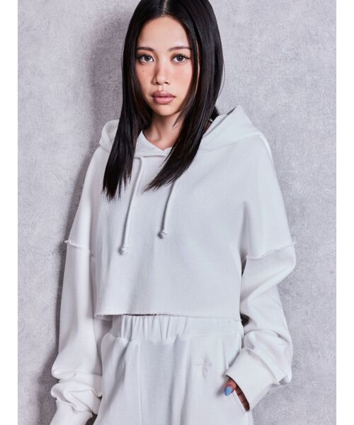 GYDA（ジェイダ）の「sacred edge crossショートパーカー（Tシャツ/カットソー・レディース・ブラック/チャコールグレー/オフホワイト・FREE）」の2枚目の写真