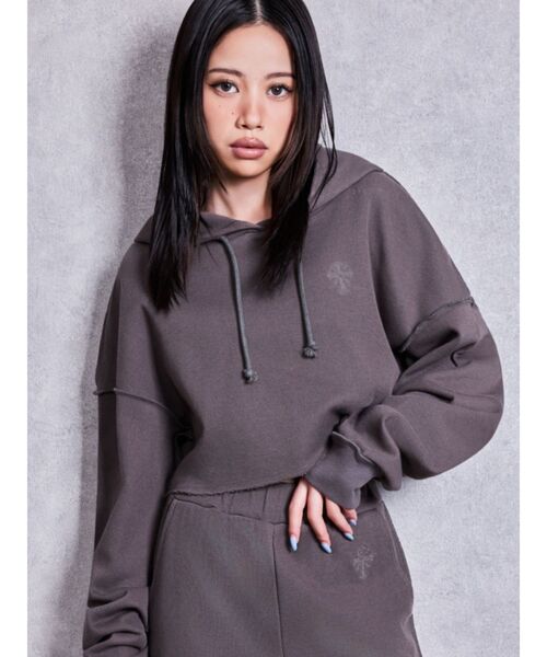 GYDA（ジェイダ）の「sacred edge crossショートパーカー（Tシャツ/カットソー・レディース・ブラック/チャコールグレー/オフホワイト・FREE）」の3枚目の写真