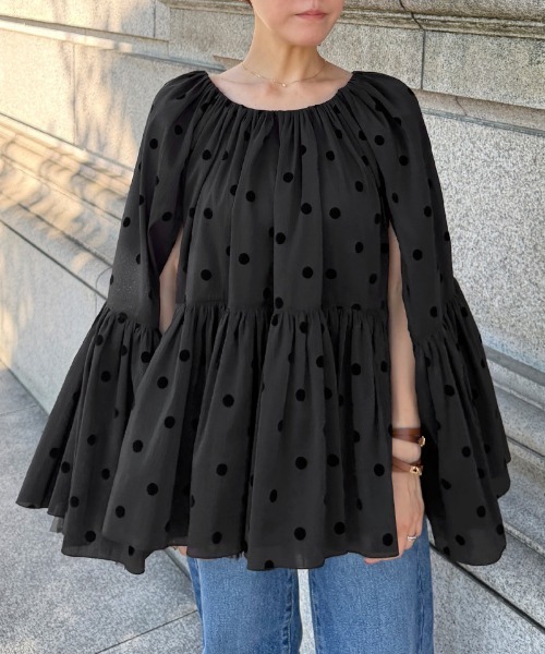 JENNE(ジェンヌ)の「ドットエアリーシフォントップス(その他トップス・レディース・ホワイト/ブラック・MEDIUM/LARGE/SMALL)」の4枚目の写真