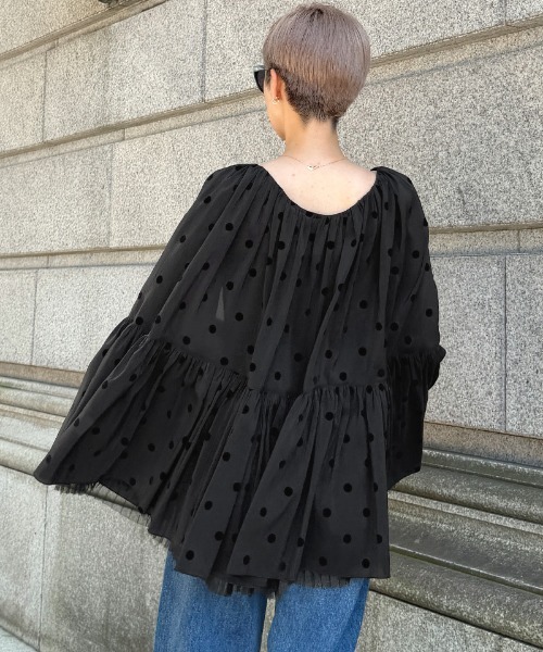 JENNE(ジェンヌ)の「ドットエアリーシフォントップス(その他トップス・レディース・ホワイト/ブラック・MEDIUM/LARGE/SMALL)」の5枚目の写真