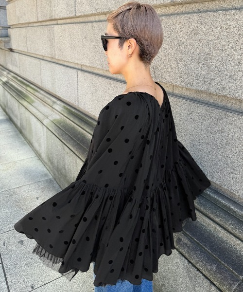 JENNE(ジェンヌ)の「ドットエアリーシフォントップス(その他トップス・レディース・ホワイト/ブラック・MEDIUM/LARGE/SMALL)」の7枚目の写真