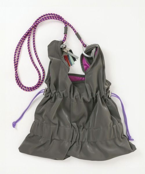 cheek（BAG）（チーク）の「【cheek】tiered code one shoul ティアード ギャザー ワンショルダーバッグ｜ロープハンドル ドローコード（トートバッグ・レディース・グレー/ブラック/ピンク/カーキ・フリー）」の2枚目の写真