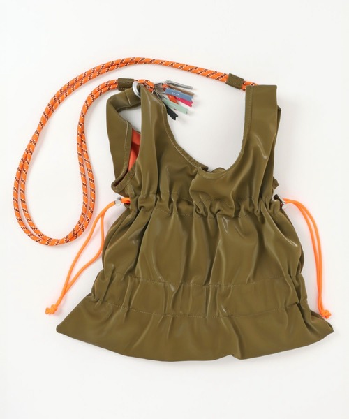 cheek（BAG）（チーク）の「【cheek】tiered code one shoul ティアード ギャザー ワンショルダーバッグ｜ロープハンドル ドローコード（トートバッグ・レディース・グレー/ブラック/ピンク/カーキ・フリー）」の3枚目の写真