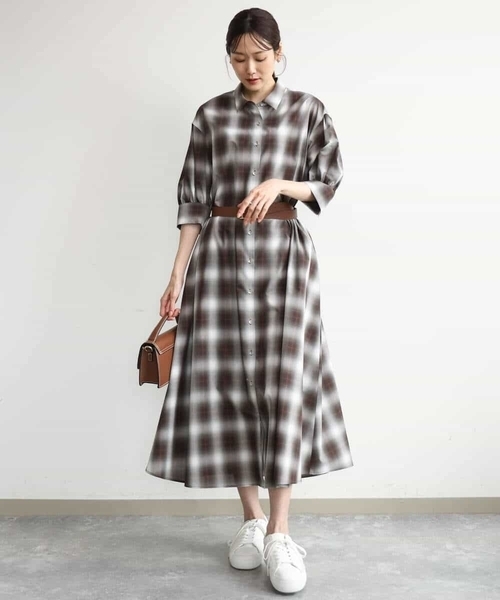 MK MICHEL KLEIN（エムケーミッシェルクラン）の「[洗える]オンブレチェック柄シャツワンピース（シャツワンピース・レディース・ネイビー/ブラウン・38）」の4枚目の写真