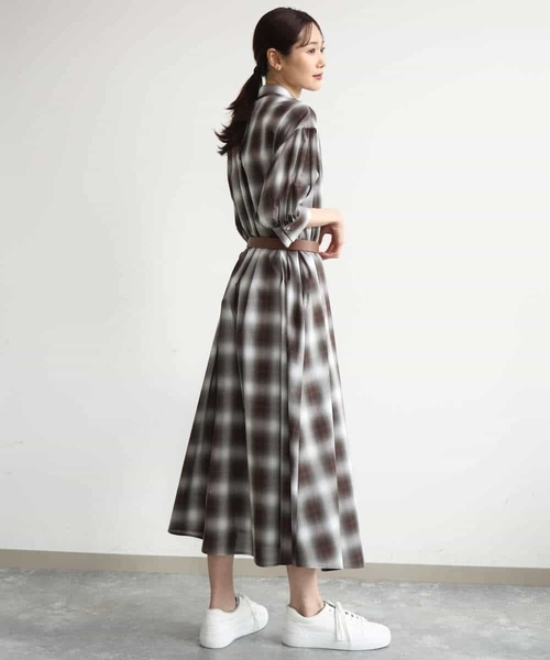 MK MICHEL KLEIN（エムケーミッシェルクラン）の「[洗える]オンブレチェック柄シャツワンピース（シャツワンピース・レディース・ネイビー/ブラウン・38）」の6枚目の写真