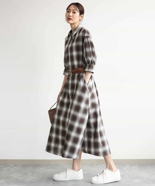 MK MICHEL KLEIN（エムケーミッシェルクラン）の「[洗える]オンブレチェック柄シャツワンピース（シャツワンピース・レディース・ネイビー/ブラウン・38）」の8枚目の写真