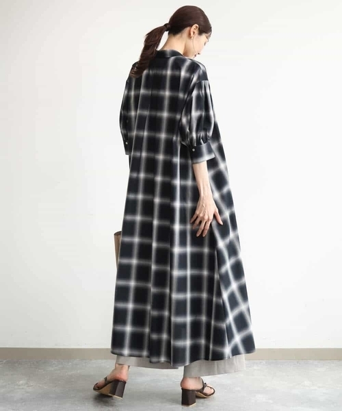 MK MICHEL KLEIN（エムケーミッシェルクラン）の「[洗える]オンブレチェック柄シャツワンピース（シャツワンピース・レディース・ネイビー/ブラウン・38）」の11枚目の写真