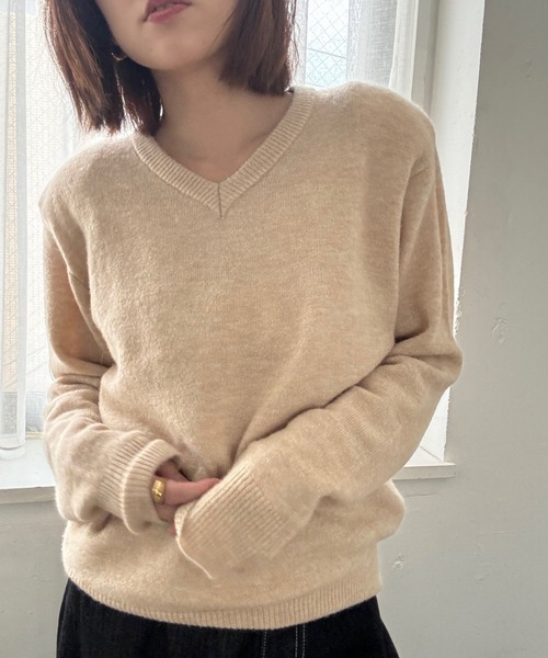 Henon.(ヘノン)の「クラシックVネックニット(ニット/セーター・レディース・ベージュ/グレー/レッド・F)」の6枚目の写真