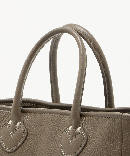 UNITED ARROWS(ユナイテッドアローズ)の「レザー トートバッグ S(トートバッグ・メンズ・グレー系・FREE)」の5枚目の写真
