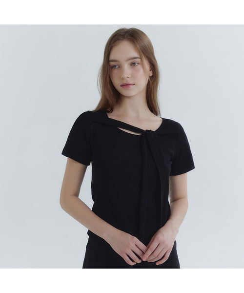 MICANE(ミケーネ)の「エヌエリンストラップポイントT(Tシャツ/カットソー・レディース・ブラック/アイボリー・1/2/4/3)」の1枚目の写真
