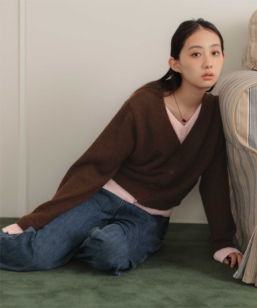 miette(ミエット)の「レイヤードライクVネックニットカーディガン(カーディガン/ボレロ・レディース・ブラウン/パープル/チャコール・FREE)」の11枚目の写真
