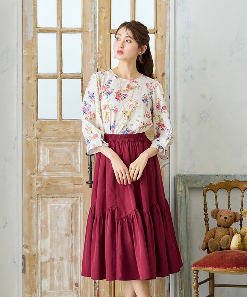 Rose Tiara(ローズティアラ)の「オリジナルフローラルプリントブラウス(シャツ/ブラウス・レディース・ブラック/ベージュ・38/42/46)」の20枚目の写真