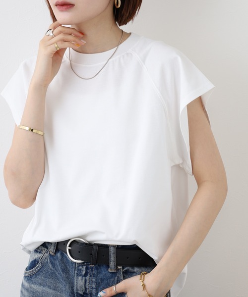 LUCA（ルカ）の「ネックカットチュニック ノースリーブ（Tシャツ/カットソー・レディース・オフホワイト/ブラック/ブルー・FREE）」の4枚目の写真
