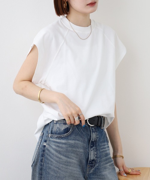 LUCA（ルカ）の「ネックカットチュニック ノースリーブ（Tシャツ/カットソー・レディース・オフホワイト/ブラック/ブルー・FREE）」の5枚目の写真