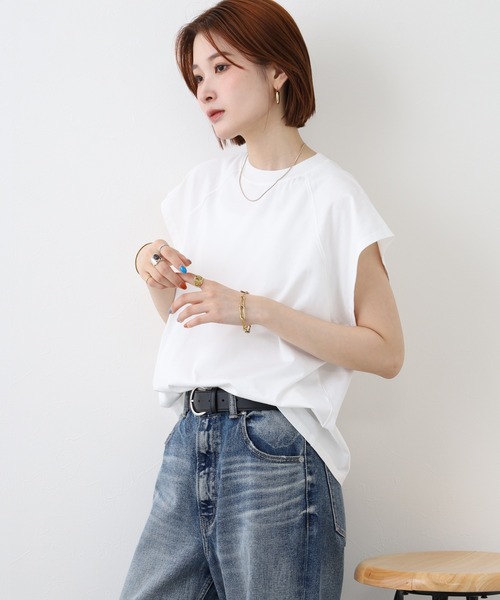 LUCA（ルカ）の「ネックカットチュニック ノースリーブ（Tシャツ/カットソー・レディース・オフホワイト/ブラック/ブルー・FREE）」の7枚目の写真
