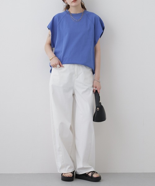LUCA（ルカ）の「ネックカットチュニック ノースリーブ（Tシャツ/カットソー・レディース・オフホワイト/ブラック/ブルー・FREE）」の22枚目の写真