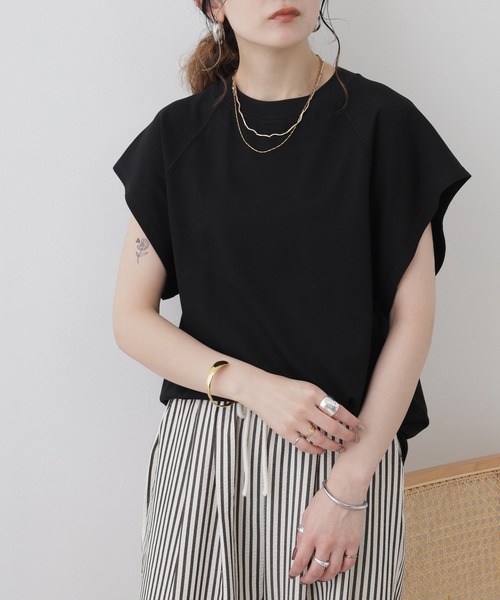 LUCA（ルカ）の「ネックカットチュニック ノースリーブ（Tシャツ/カットソー・レディース・オフホワイト/ブラック/ブルー・FREE）」の14枚目の写真