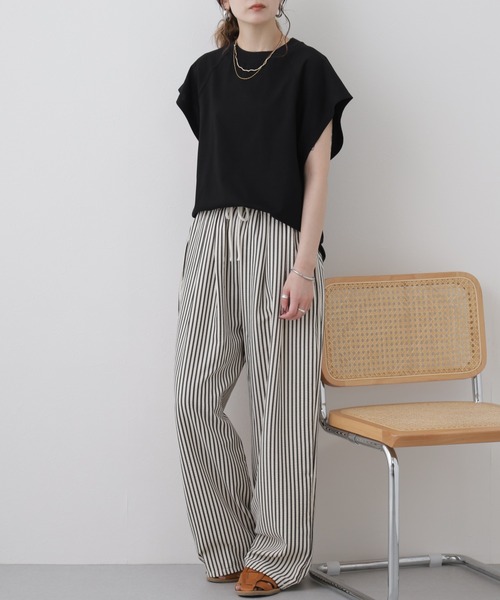 LUCA（ルカ）の「ネックカットチュニック ノースリーブ（Tシャツ/カットソー・レディース・オフホワイト/ブラック/ブルー・FREE）」の16枚目の写真
