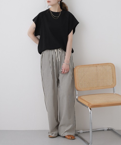 LUCA（ルカ）の「ネックカットチュニック ノースリーブ（Tシャツ/カットソー・レディース・オフホワイト/ブラック/ブルー・FREE）」の17枚目の写真