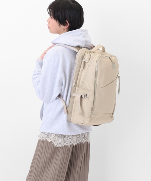 W&.Day/Night(ダブルアンド デイナイト)の「トゥキ スクエアリュック B4サイズ 15.6インチPC収納 20512(バックパック/リュック・レディース・ブラック/ダークグレー/ライトベージュ・FREE)」の3枚目の写真