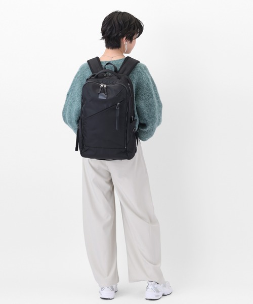 W&.Day/Night(ダブルアンド デイナイト)の「トゥキ スクエアリュック B4サイズ 15.6インチPC収納 20512(バックパック/リュック・レディース・ブラック/ダークグレー/ライトベージュ・FREE)」の4枚目の写真