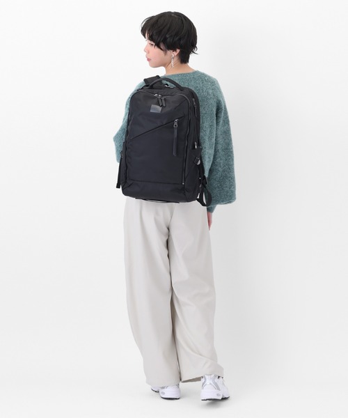 W&.Day/Night(ダブルアンド デイナイト)の「トゥキ スクエアリュック B4サイズ 15.6インチPC収納 20512(バックパック/リュック・レディース・ブラック/ダークグレー/ライトベージュ・FREE)」の5枚目の写真
