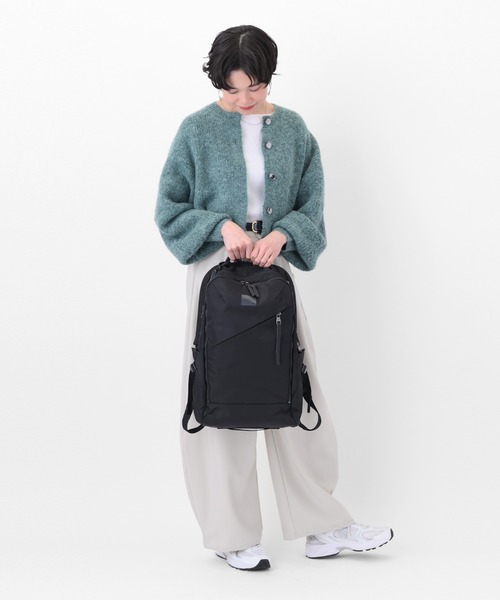 W&.Day/Night(ダブルアンド デイナイト)の「トゥキ スクエアリュック B4サイズ 15.6インチPC収納 20512(バックパック/リュック・レディース・ブラック/ダークグレー/ライトベージュ・FREE)」の6枚目の写真