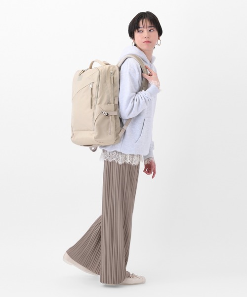 W&.Day/Night(ダブルアンド デイナイト)の「トゥキ スクエアリュック B4サイズ 15.6インチPC収納 20512(バックパック/リュック・レディース・ブラック/ダークグレー/ライトベージュ・FREE)」の9枚目の写真