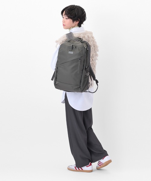 W&.Day/Night(ダブルアンド デイナイト)の「トゥキ スクエアリュック B4サイズ 15.6インチPC収納 20512(バックパック/リュック・レディース・ブラック/ダークグレー/ライトベージュ・FREE)」の13枚目の写真