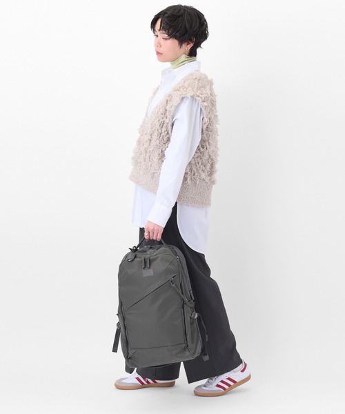 W&.Day/Night(ダブルアンド デイナイト)の「トゥキ スクエアリュック B4サイズ 15.6インチPC収納 20512(バックパック/リュック・レディース・ブラック/ダークグレー/ライトベージュ・FREE)」の14枚目の写真