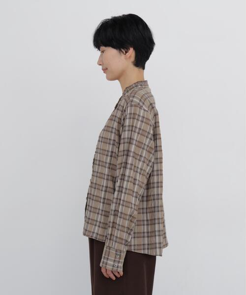human woman（ヒューマンウーマン）の「◆【ウォッシャブル / シアーデニム・チェック 3カラー展開】スタンドフリルシャツブラウス（シャツ/ブラウス・レディース・ダークインディゴブルー/ベージュ系その他3/ブルー・MEDIUM）」の12枚目の写真