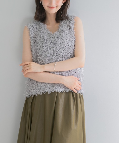 URBAN RESEARCH ROSSO WOMEN（アーバンリサーチ　ロッソ）の「Vネックシャギーニットベスト（ベスト・レディース・ライトグレー/ブラック・FREE）」の20枚目の写真