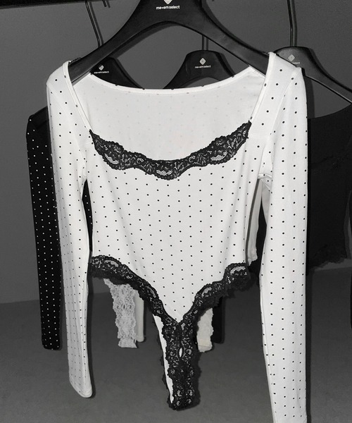 me+em select(ミームセレクト)の「ドットカットアウトレースポイントボディスーツトップス /dot cutout lace point bodysuit tops(Tシャツ/カットソー・レディース・ブラック/ホワイト・FREE)」の10枚目の写真