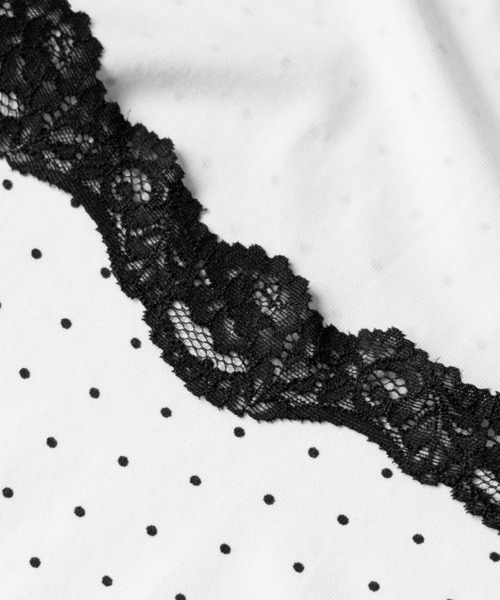 me+em select(ミームセレクト)の「ドットカットアウトレースポイントボディスーツトップス /dot cutout lace point bodysuit tops(Tシャツ/カットソー・レディース・ブラック/ホワイト・FREE)」の3枚目の写真