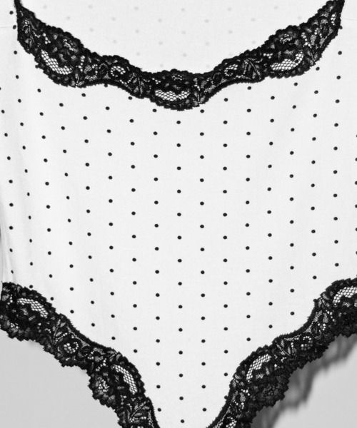 me+em select(ミームセレクト)の「ドットカットアウトレースポイントボディスーツトップス /dot cutout lace point bodysuit tops(Tシャツ/カットソー・レディース・ブラック/ホワイト・FREE)」の4枚目の写真