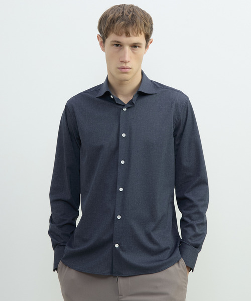 MEN'S MELROSE(メンズメルローズ)の「HITOYOSHIダブルネーム | テックジャージワイドカラーシャツ(シャツ/ブラウス・メンズ・ネイビー/ブラウン・2/3/4)」の2枚目の写真