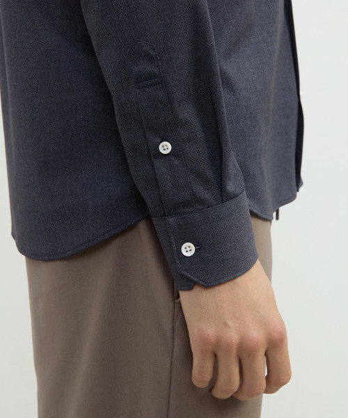 MEN'S MELROSE(メンズメルローズ)の「HITOYOSHIダブルネーム | テックジャージワイドカラーシャツ(シャツ/ブラウス・メンズ・ネイビー/ブラウン・2/3/4)」の15枚目の写真