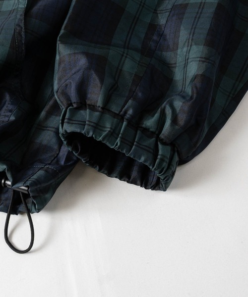 THRASHER(スラッシャー)の「【at】〔THRASHER/スラッシャー〕レトロチェック マウンテンパーカー ドローコード付き(ナイロンジャケット・メンズ・ブラック/ブルー/グリーン・MEDIUM/LARGE)」の12枚目の写真