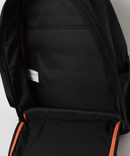 UNIVERSAL OVERALL(ユニバーサルオーバーオール)の「"07"≪UNIVERSAL OVERALL≫5ポケット/30L カラビナキーホルダー付き デイリー バックパック(バックパック/リュック・メンズ・ブラック・ONE SIZE)」の4枚目の写真
